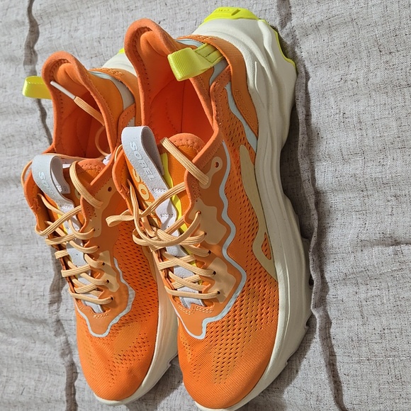 New Sorel sneakers - Picture 2 of 4